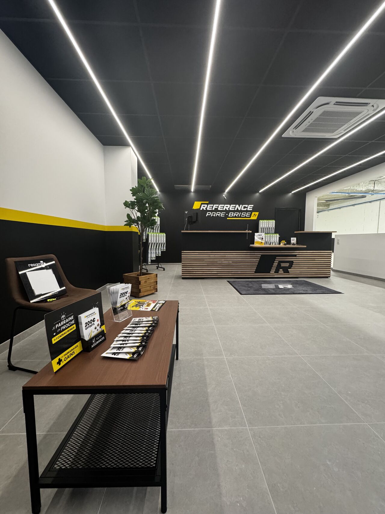 Travaux de finition pour locaux commerciaux par BATILI CONSTRUCTION