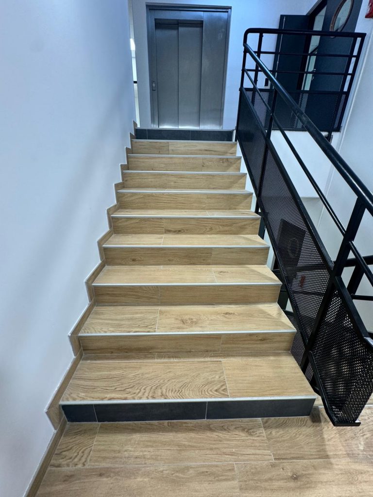 9d7c6805-d5e5-47b0-8b4e-59cfc5fa4ef8